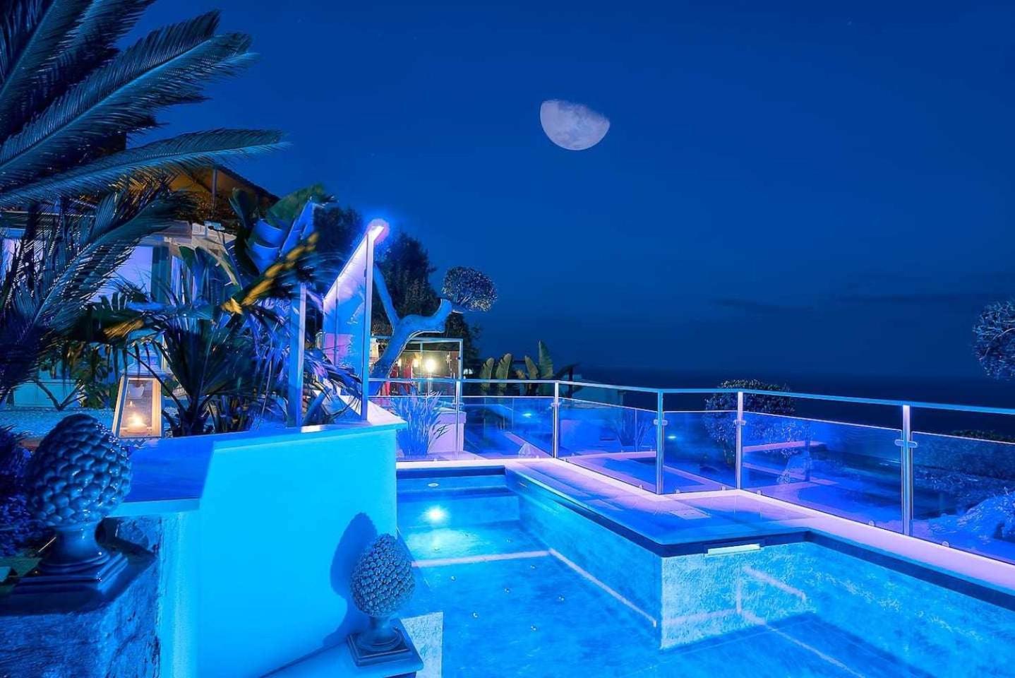 Villa Islamorada Pool And Sea View Масса-Лубренсе Экстерьер фото