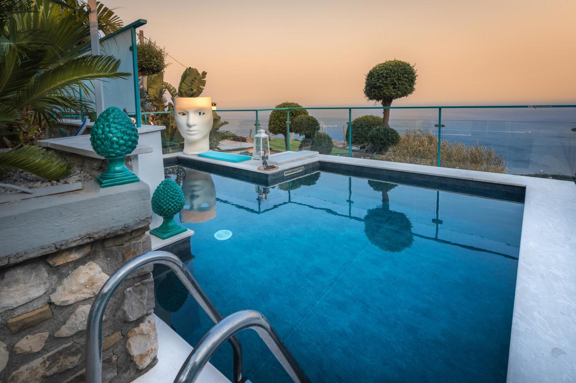 Villa Islamorada Pool And Sea View Масса-Лубренсе Экстерьер фото